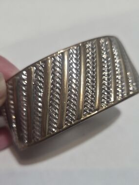 Two-Tone Metal Hinged Chunky Cuff Bracelet - Gold & Silver